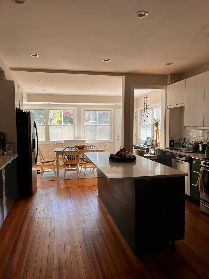 Private room in sunny Westlake apartment