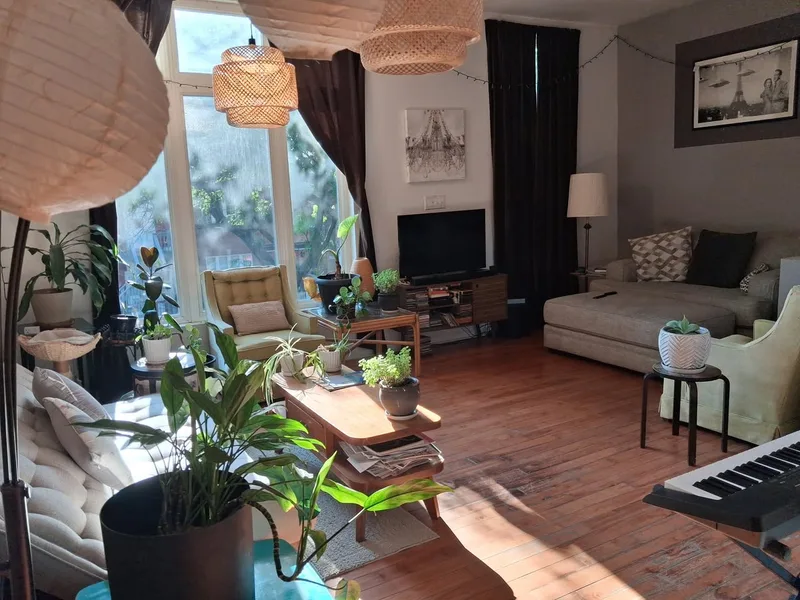 Cozy private room in Eastwood house