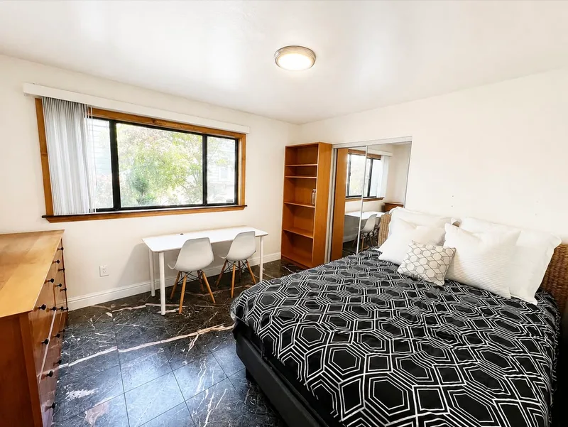 Private room in sunny Sunnybank for a chill dude