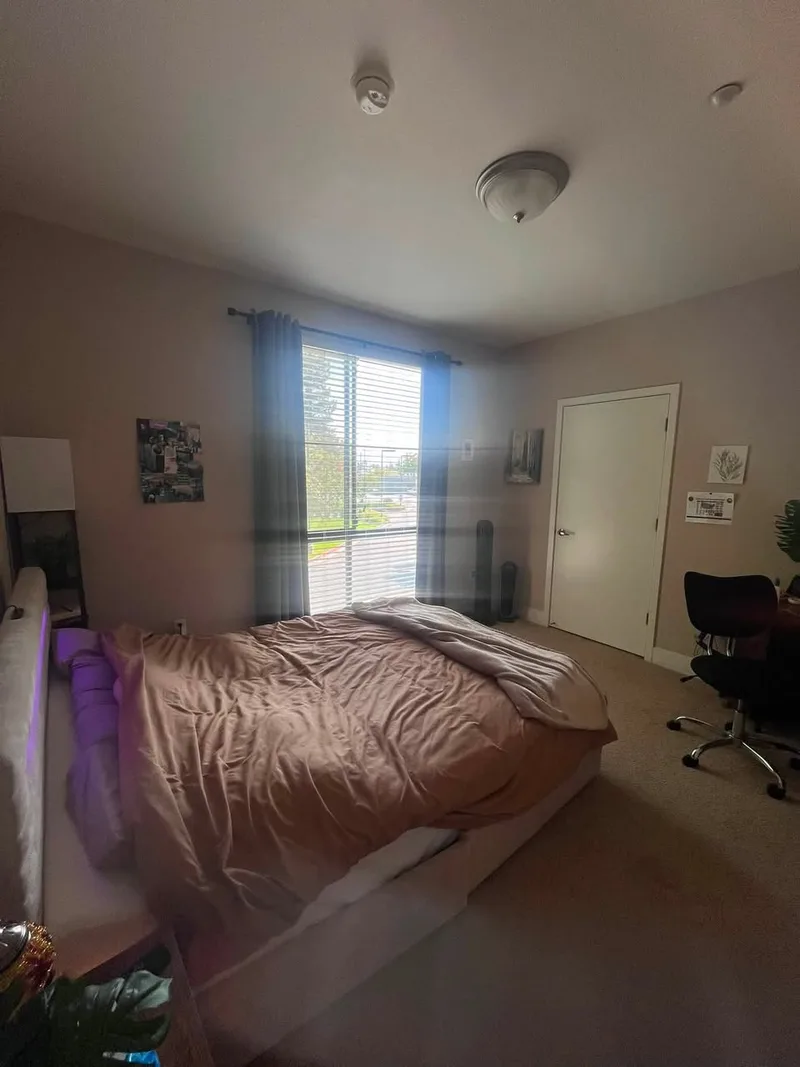 Private room in 3BR apartment near campus