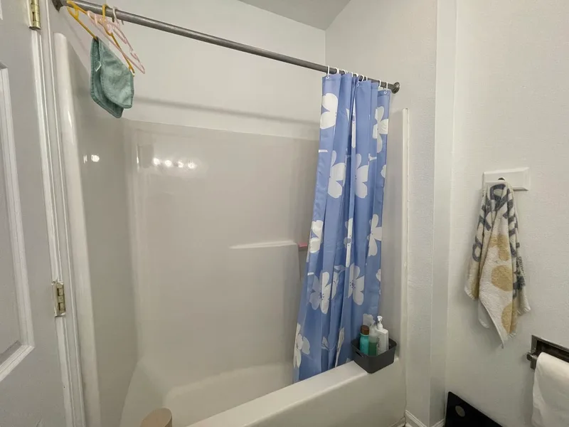Spacious room in Subiaco apartment