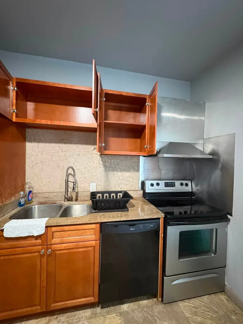 Spacious room in East Perth share house
