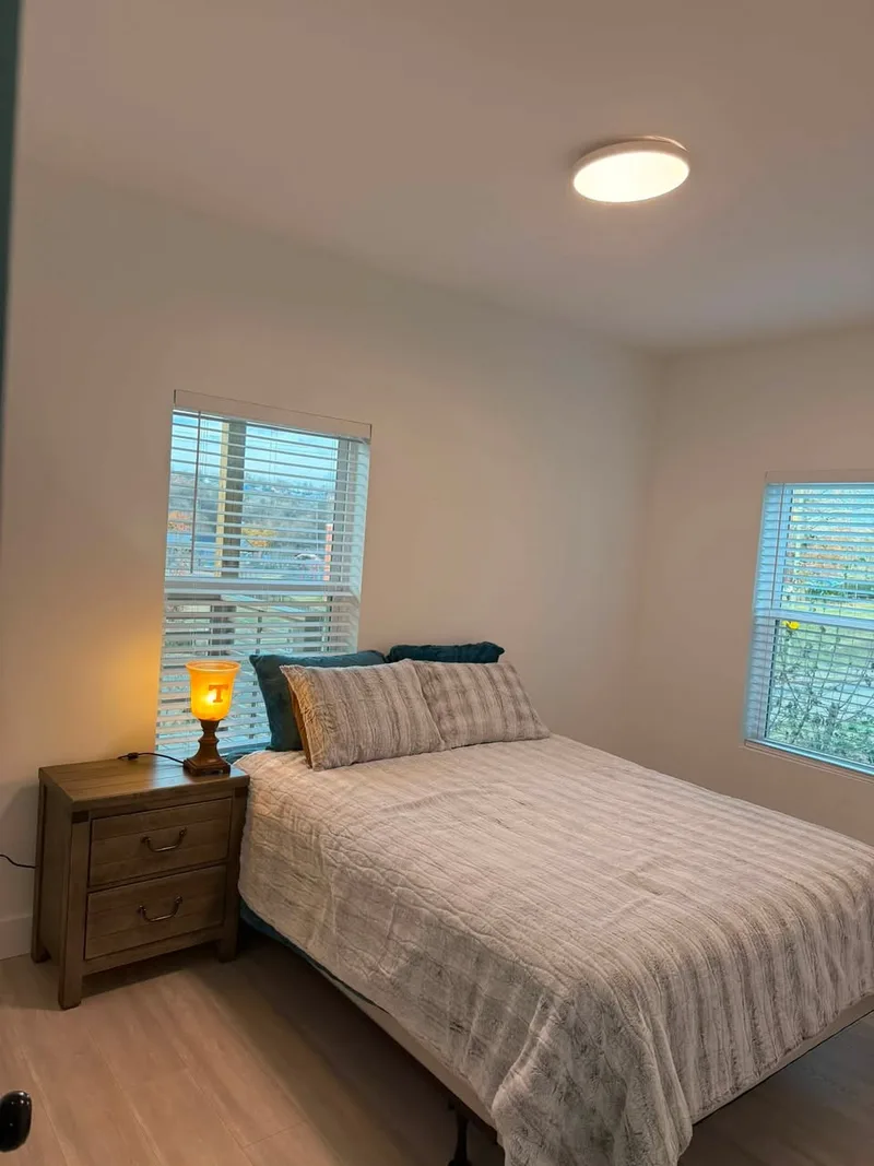 Private room in 2BR apartment near USC, all food kitchen