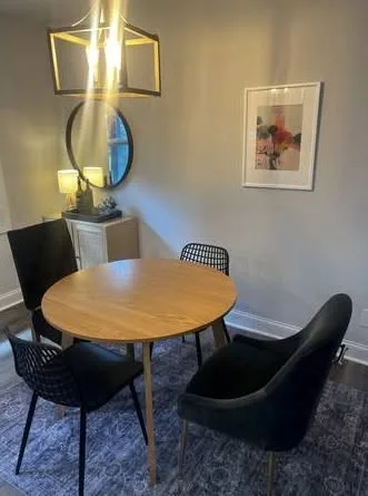 Spacious room in Montrose 3BR apt, veg kitchen